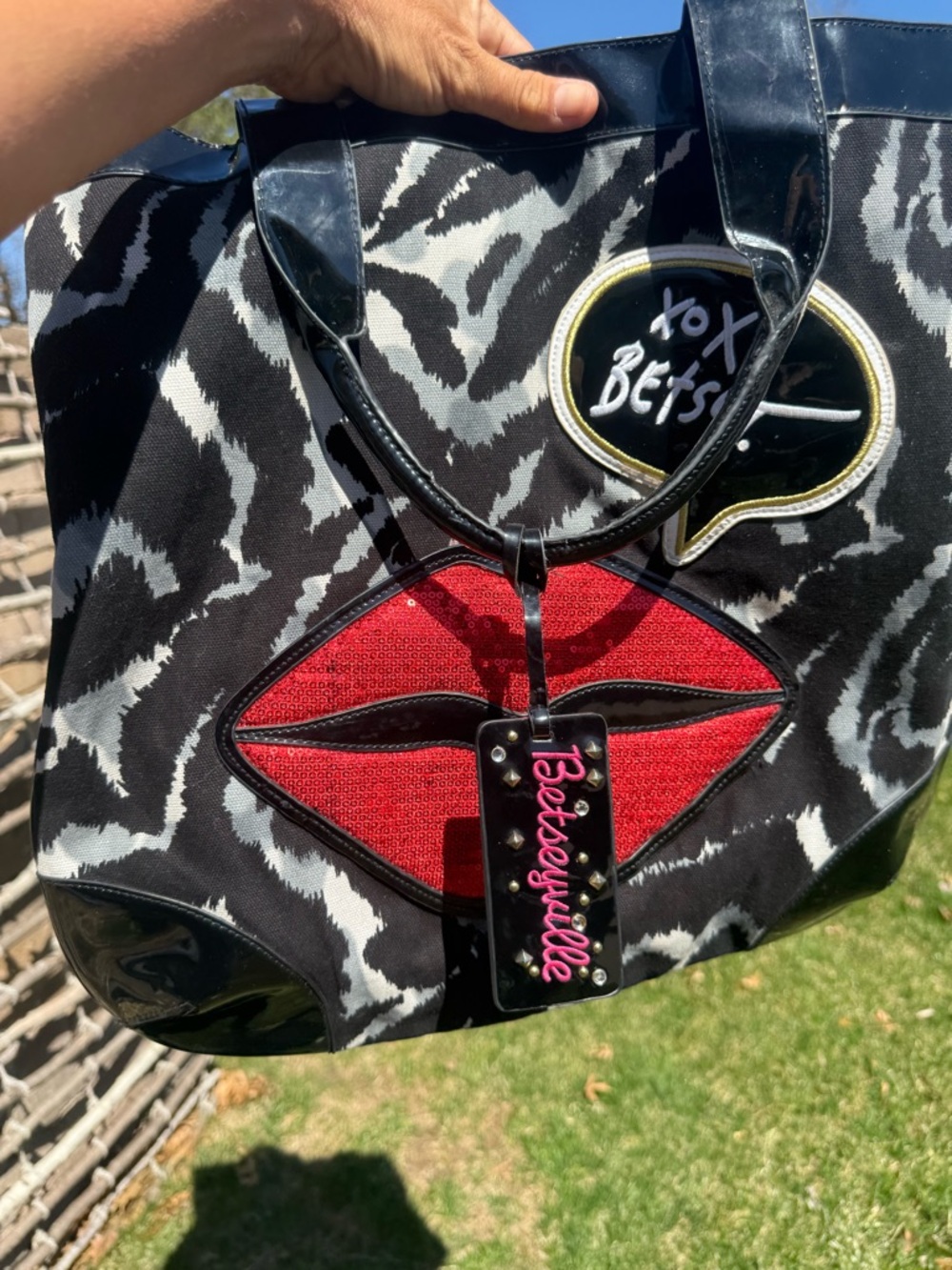 EUC Betsey Johnson Vintage Betsyville Zebra Tote Red Lip Sequin Bag - Picture 11 of 11